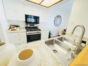 9444 Twin Trails Dr in San Diego, CA - Building Photo - Building Photo