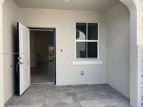 2707 SE 10th St in Homestead, FL - Building Photo - Building Photo