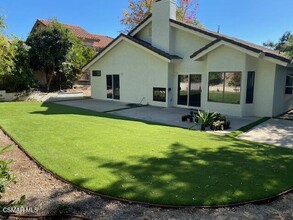 2147 Meadow Brook Ct in Thousand Oaks, CA - Foto de edificio - Building Photo