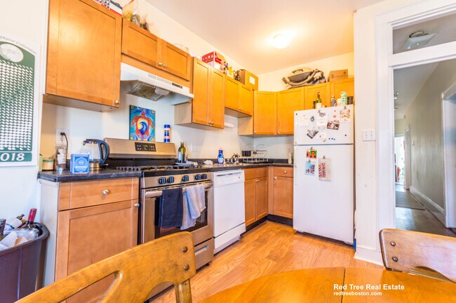 48 Green St, Unit 3 in Boston, MA - Building Photo - Building Photo
