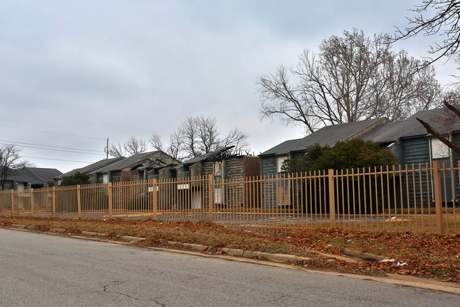 Hartford at 10th in Oklahoma City, OK - Foto de edificio - Building Photo