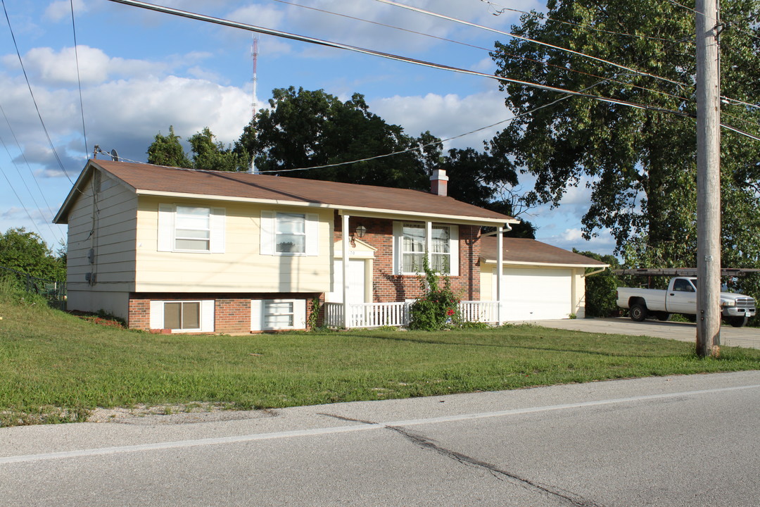 Starlight Apartments in High Ridge, MO - Building Photo