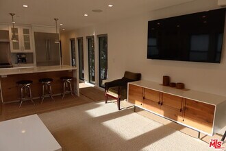 729 Raymond Ave in Santa Monica, CA - Building Photo - Building Photo