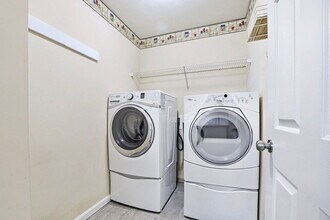 6200 Winding Stream Dr in Louisville, KY - Building Photo - Building Photo