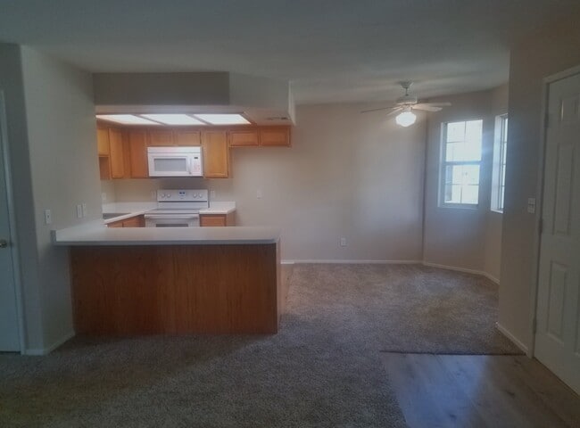 8410 Eldora Ave in Las Vegas, NV - Building Photo - Building Photo