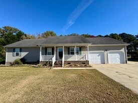 200 Dramtree Dr in Elizabeth City, NC - Building Photo