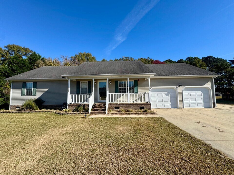 200 Dramtree Dr in Elizabeth City, NC - Building Photo