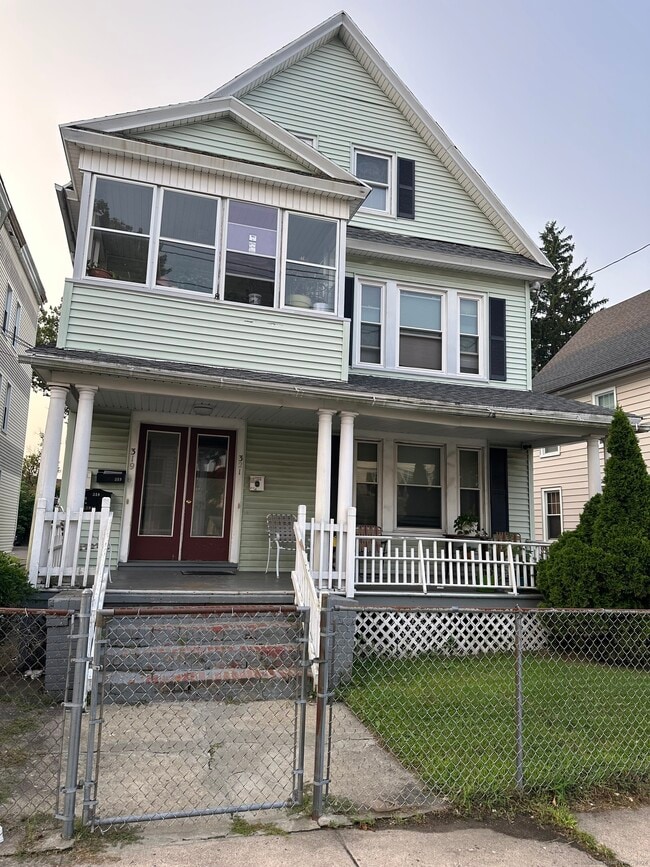 319 Maplewood Ave in Bridgeport, CT - Building Photo - Building Photo