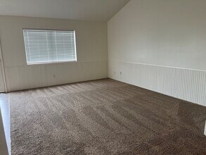 5002 Canyon Peak Dr in Bakersfield, CA - Building Photo - Building Photo