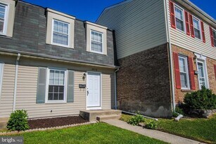 8512 Hydra Ln in Carney, MD - Building Photo