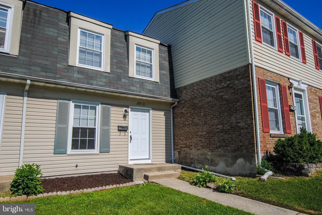 8512 Hydra Ln in Carney, MD - Building Photo