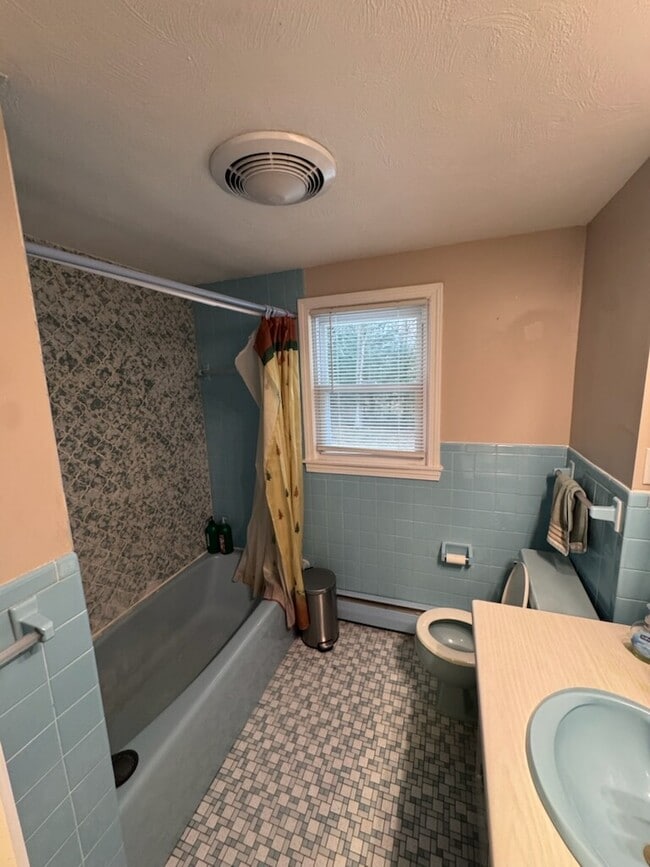 6 Greenacre Rd in South Hadley, MA - Foto de edificio - Building Photo