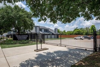 810 Dunson Glen Dr-Unit -706 in Houston, TX - Building Photo - Building Photo