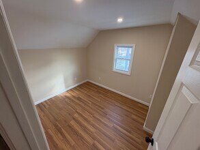 60 Lynbrook Dr, Unit 1 in Mastic Beach, NY - Foto de edificio - Building Photo