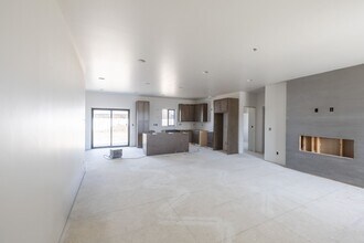 582 Aspen Ave in Sugar City, ID - Building Photo - Building Photo