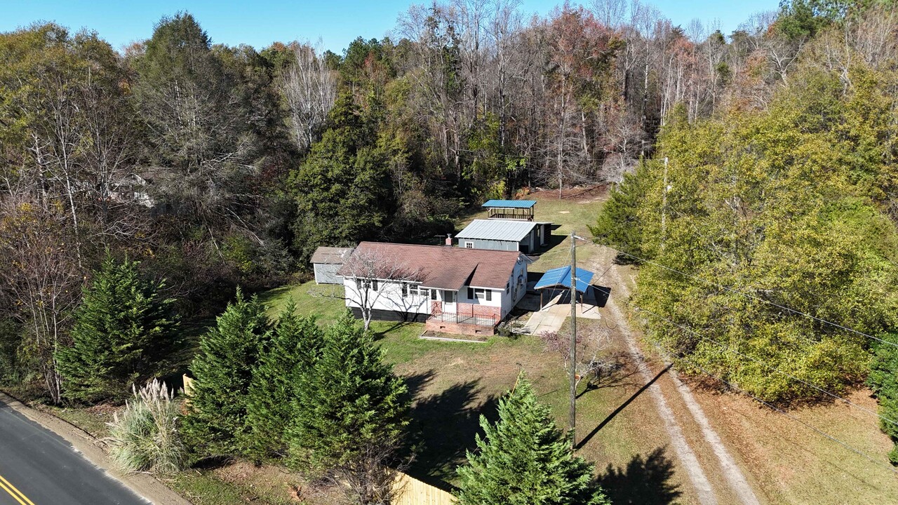 600 Edens Rd in Pickens, SC - Foto de edificio