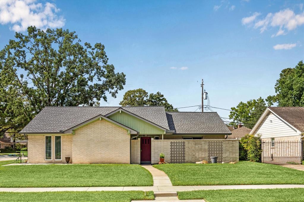 1114 Chantilly Ln in Houston, TX - Building Photo