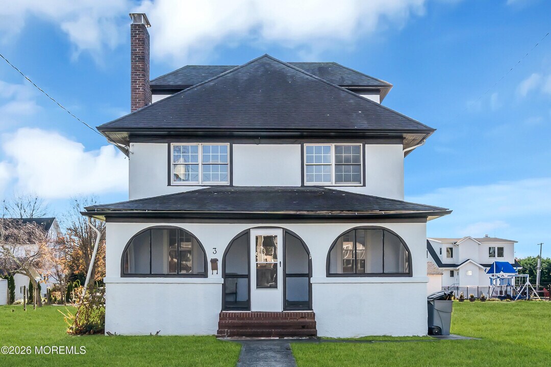 3 Royal Pl in Long Branch, NJ - Building Photo