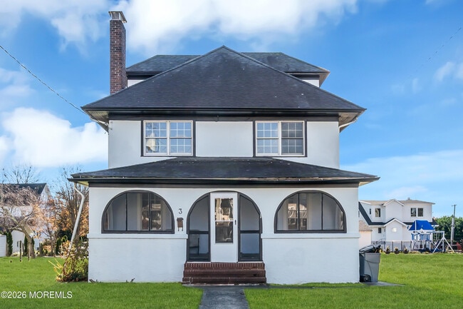 property at 3 Royal Pl