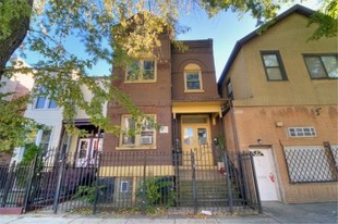 1957 W Huron St in Chicago, IL - Building Photo