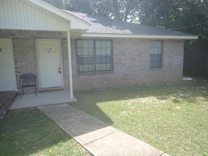 912 Rentz Ave-Unit -B in Pensacola, FL - Building Photo