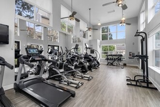 Center Pointe Apartment Homes in Beaverton, OR - Foto de edificio - Building Photo