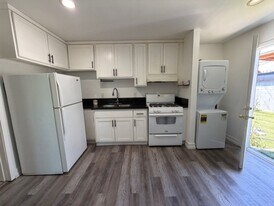 3320 W 66th St in Los Angeles, CA - Building Photo