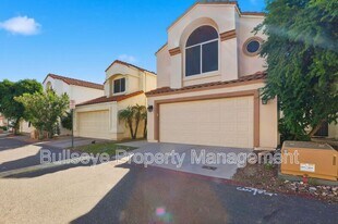 2333 E Gelding Dr in Phoenix, AZ - Building Photo