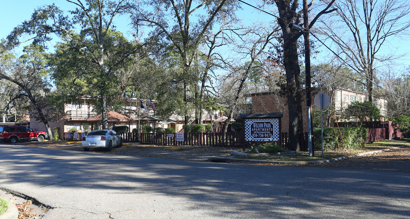 Wilson Park Apartments in Conroe, TX - Foto de edificio