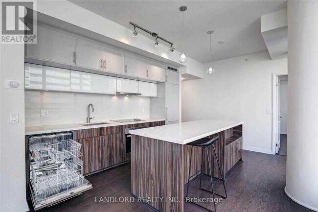 8 Mercer St in Toronto, ON - Building Photo - Building Photo