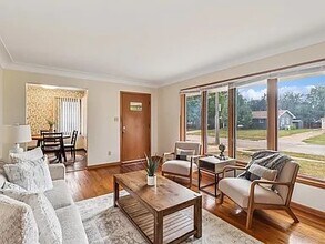 3929 64th St in Urbandale, IA - Building Photo - Building Photo