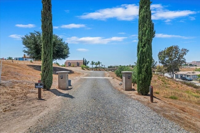 38101 Vía Lobato in Temecula, CA - Building Photo - Building Photo