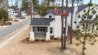 560 Wellers Way in Southern Pines, NC - Foto de edificio - Building Photo