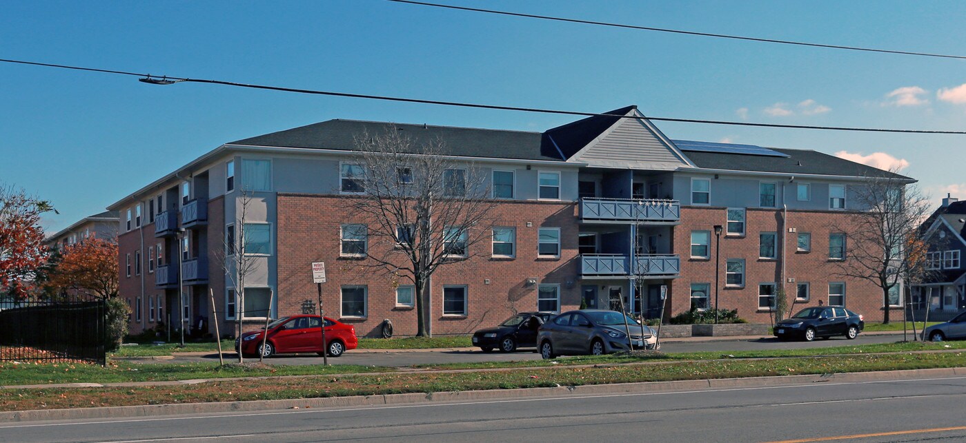 Country Lane Co-Operative Home Inc in St Catharines, ON - Building Photo