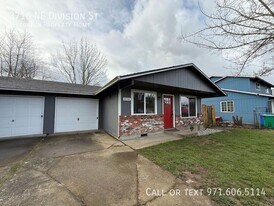 3716 NE Division St in Gresham, OR - Building Photo