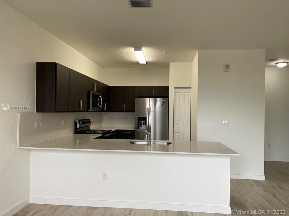 15650 SW 136th St-Unit -1-109 in Miami, FL - Building Photo