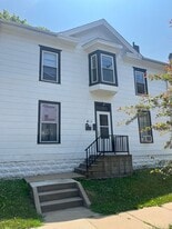 412 N Linn St in Iowa City, IA - Building Photo