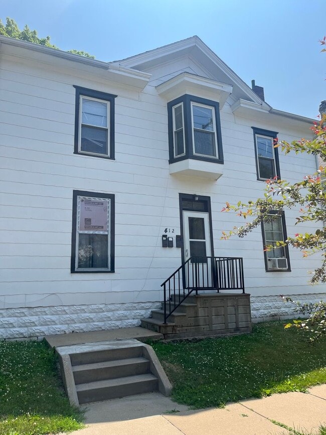property at 412 N Linn St