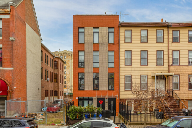 246 Quincy St in Brooklyn, NY - Building Photo - Building Photo