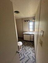 27652 Siuslaw Rd in Lorane, OR - Building Photo