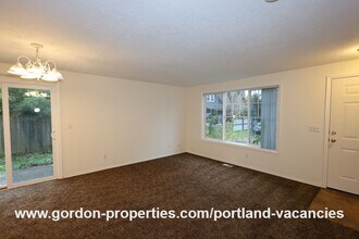 5254 SE 73rd Ave in Portland, OR - Building Photo - Building Photo