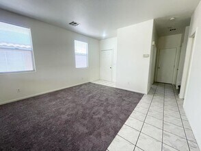 8556 Last Point Ave in Las Vegas, NV - Building Photo - Building Photo
