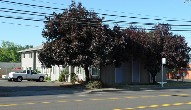 Sundial Apartments in Springfield, OR - Building Photo - Building Photo