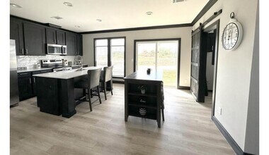 1093 Anna Ln in Sealy, TX - Building Photo - Building Photo
