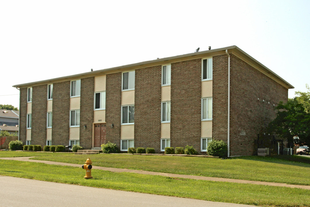 9800 Michael Edward Dr in Louisville, KY - Building Photo