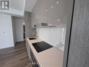 195 Commerce St in Vaughan, ON - Building Photo - Building Photo