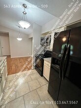 543 Aspen Glen Dr in Cincinnati, OH - Building Photo - Building Photo