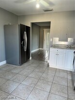 334 Cape Coral Pkwy W in Cape Coral, FL - Building Photo