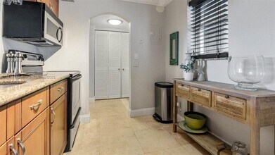 1609 N Riverside Dr, Unit 406 in Pompano Beach, FL - Building Photo - Building Photo