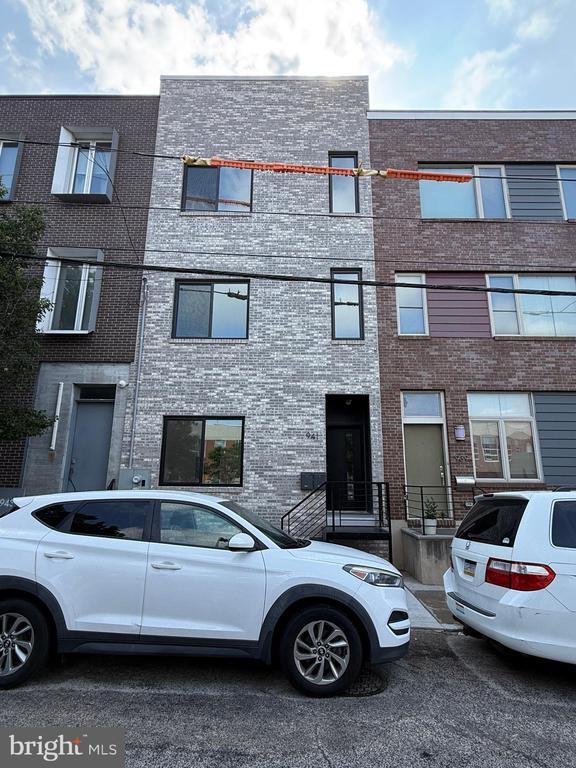 property at 941 N 6th St